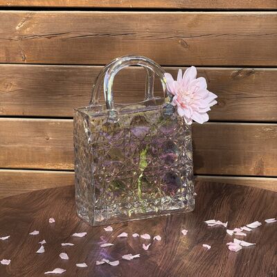 quality Hand-Blown Diamond Pattern Glass Handbag Vase - Versatile Decorative Centerpiece for Home & Wedding Decor factory