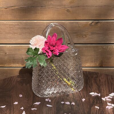 quality Hand-Blown Diamond Pattern Glass Handbag Vase - Versatile Decorative Centerpiece for Home & Wedding Decor factory