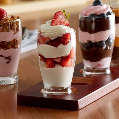 quality Handmade 5oz Craft Beer Tasting Kit , Craft Beer Glasses Set With Wooden Paddle factory