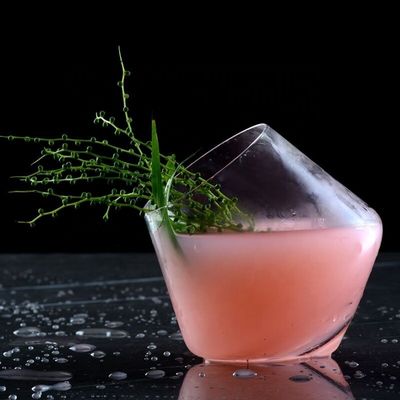 quality New Style Unique Shaped Crystal Whiskey Glasses , Tumbler Drinking Glass For Home factory