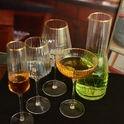 quality Customize Gold Rim Optical Stripes Crystal Cocktail Glasses factory