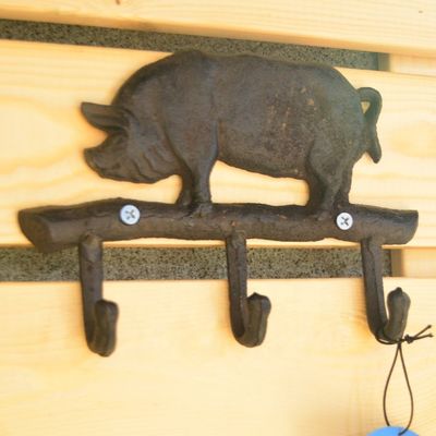 quality Pig Shape Vintage Decorative Iron Wall Hooks For Home factory