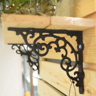 quality Vintage Classic Pattern Cast Iron Shelf Bracket For Shop factory