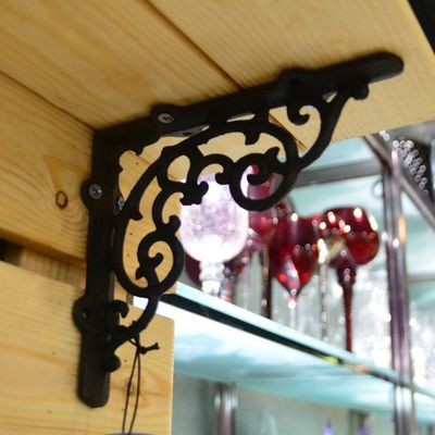 quality Vintage Classic Pattern Cast Iron Shelf Bracket For Shop factory