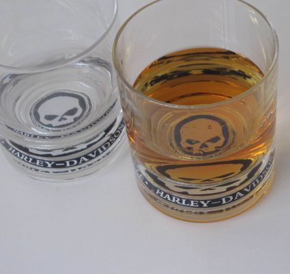 quality Logo Debossed Bottom Whiskey Tumbler Glass , Crystal Scotch Glasses For Brands Gift factory